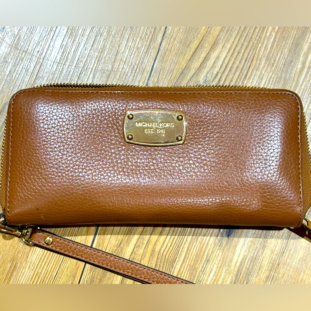 MICHAEL MICHAEL KORS
Leather Continental Wristlet - Picture 1 of 4
